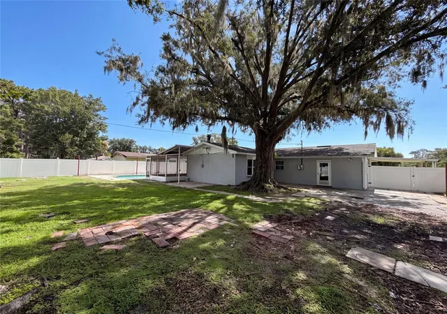 3rd image of 1823 Lori Ln W, Lakeland, FL 33801 | MLS# O6423651