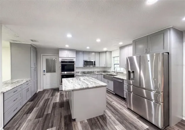 4th image of 1823 Lori Ln W, Lakeland, FL 33801 | MLS# O6423651