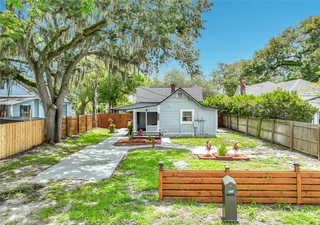 3rd image of 306 S Elm Ave, Sanford, FL 32771 | MLS# O6423664