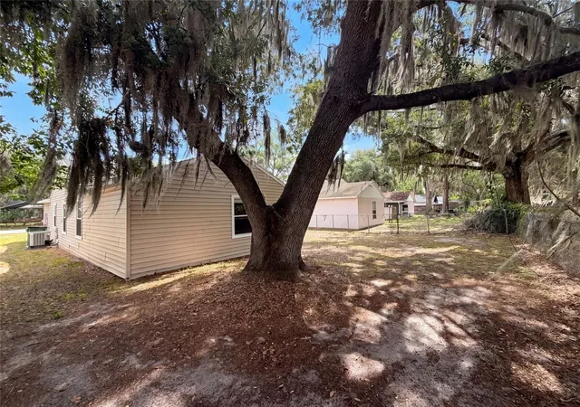 Homes for sale in Leesburg, FL | 2715 Lorraine Dr, Leesburg, FL 34748 | MLS# O6423666