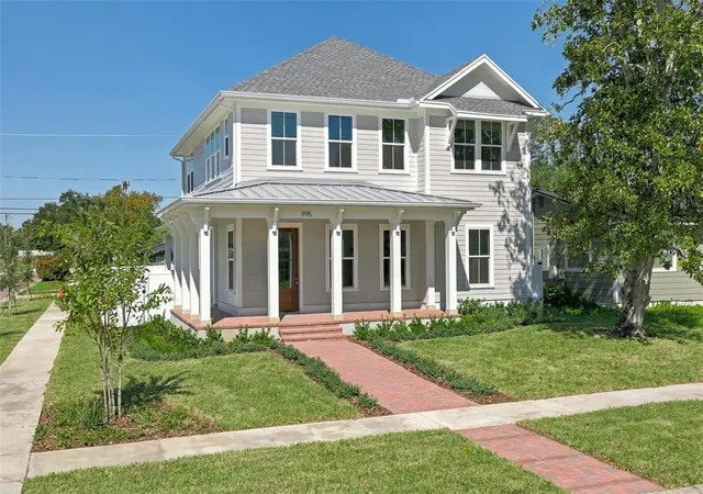 Photo 3 of Single family home for sale at 995 48th Avenue N, Saint Petersburg, FL 33703 | MLS# TB8527480 | Listing updated on 2026-10-23