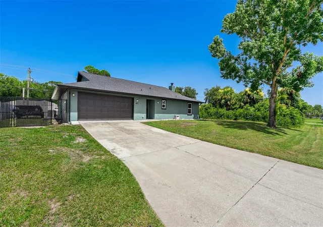 Photo 2 of Single family home for sale at 2817 Yule Tree Dr, Edgewater, FL 32141 | MLS# V4950119 | Listing updated on 2026-08-27