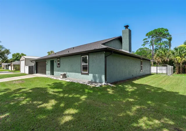 Photo 3 of Single family home for sale at 2817 Yule Tree Dr, Edgewater, FL 32141 | MLS# V4950119 | Listing updated on 2026-08-27