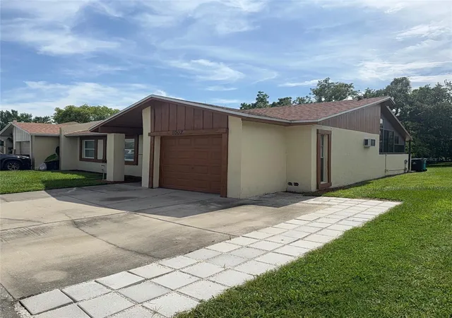 Photo 1 of Sale Pending at 1002 Oropesa Ave, Orlando, FL 32807 | MLS# O6423677 | Listing updated on 2026-09-13