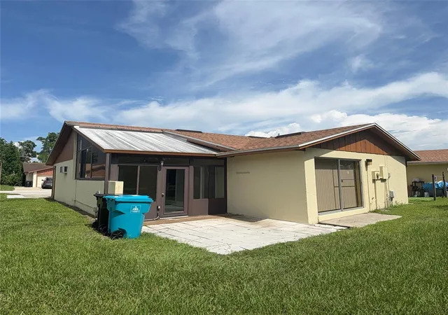Photo 2 of Sale Pending at 1002 Oropesa Ave, Orlando, FL 32807 | MLS# O6423677 | Listing updated on 2026-09-13