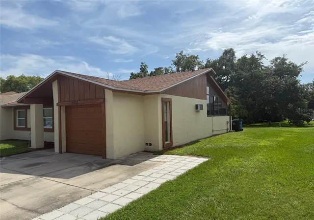 Photo 2 of Sale Pending at 1002 Oropesa Ave, Orlando, FL 32807 | MLS# O6423677 | Listing updated on 2026-09-13