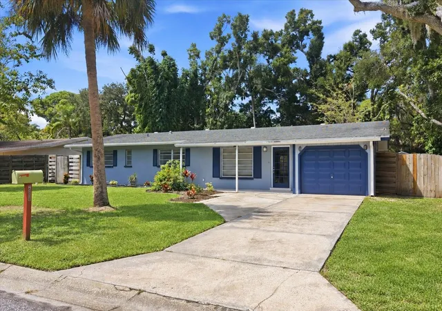 Photo 1 of Single family home for sale at 2000 Craft Ln, Sarasota, FL 34239 | MLS# A4699508 | Listing updated on 2026-09-22