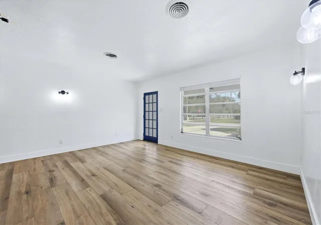Photo 3 of Single family home for sale at 2000 Craft Ln, Sarasota, FL 34239 | MLS# A4699508 | Listing updated on 2026-09-22