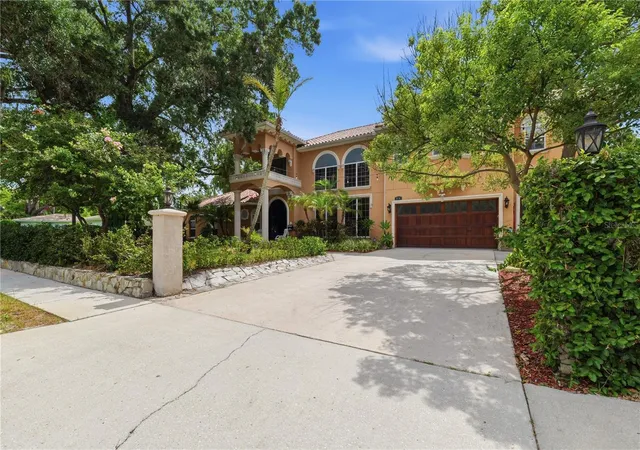 Photo 2 of Single family home for sale at 10307 Reclinata Ln, Tampa, FL 33618 | MLS# TB8527496 | Listing updated on 2026-08-22