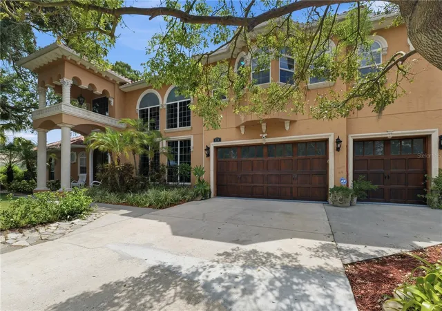 Photo 3 of Single family home for sale at 10307 Reclinata Ln, Tampa, FL 33618 | MLS# TB8527496 | Listing updated on 2026-10-27