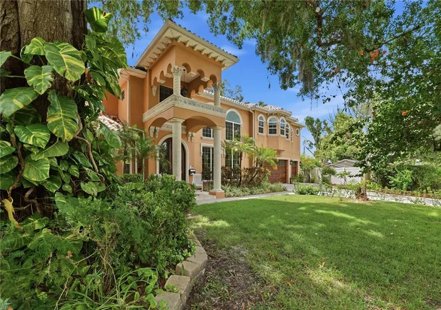Photo 4 of Single family home for sale at 10307 Reclinata Ln, Tampa, FL 33618 | MLS# TB8527496 | Listing updated on 2026-10-27