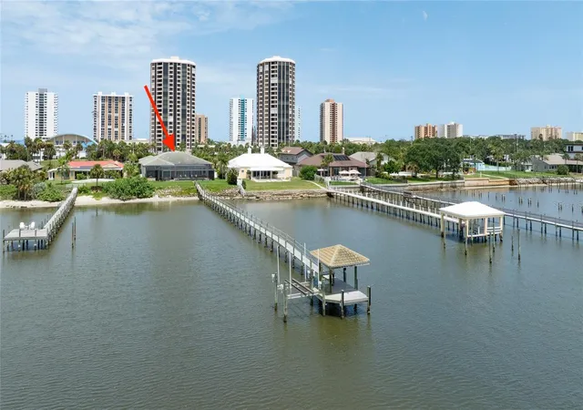 Photo 4 of Sale Pending at 3020 S Peninsula Dr, Daytona Beach, FL 32118 | MLS# NS1088690 | Listing updated on 2026-08-27