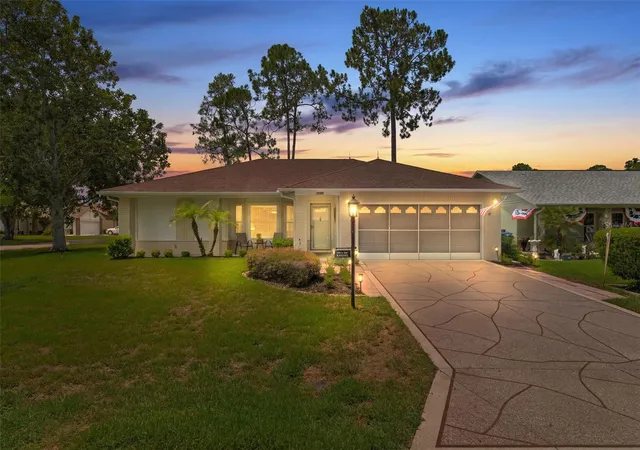 Photo 2 of Single family home for sale at 7196 Crown Oaks Dr, SPRING HILL, FL 34606 | MLS# W7887491 | Listing updated on 2026-10-01