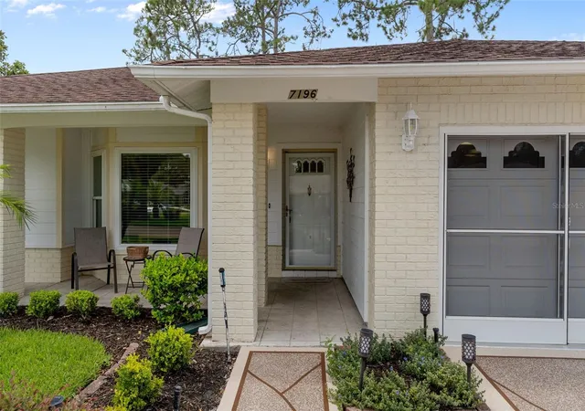 Photo 4 of Single family home for sale at 7196 Crown Oaks Dr, Spring Hill, FL 34606 | MLS# W7887491 | Listing updated on 2026-10-01