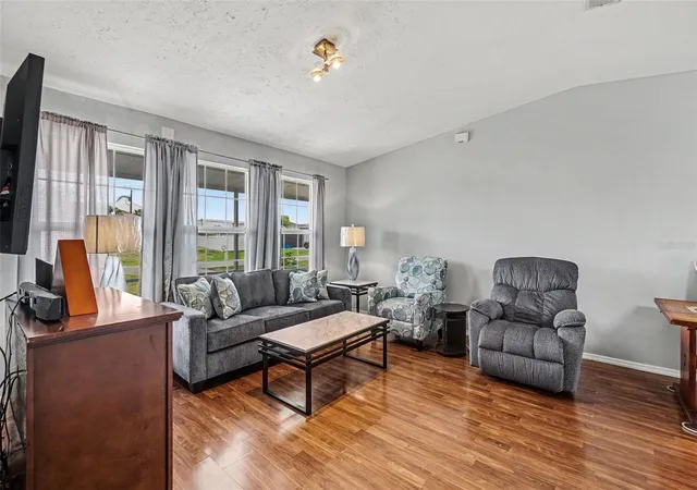 5th image of 316 Sw 19Th Ter, Cape Coral, FL 33991 | MLS# A4699517