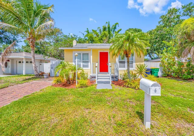 Photo 1 of Single family home for sale at 907 18th Avenue W, Palmetto, FL 34221 | MLS# A4699518 | Listing updated on 2026-09-13