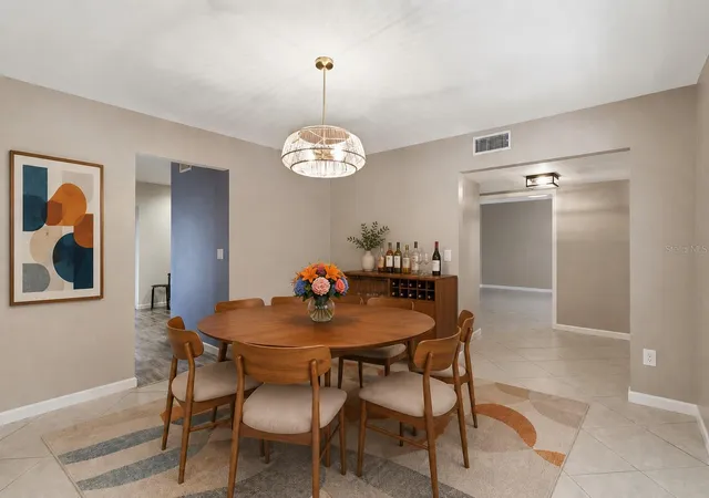 4th image of 302 Bloomingfield Dr, Brandon, FL 33511 | MLS# TB8527541