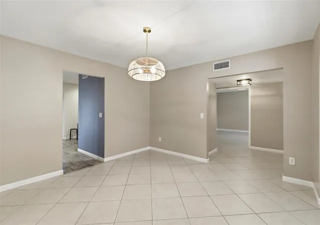 5th image of 302 Bloomingfield Dr, Brandon, FL 33511 | MLS# TB8527541