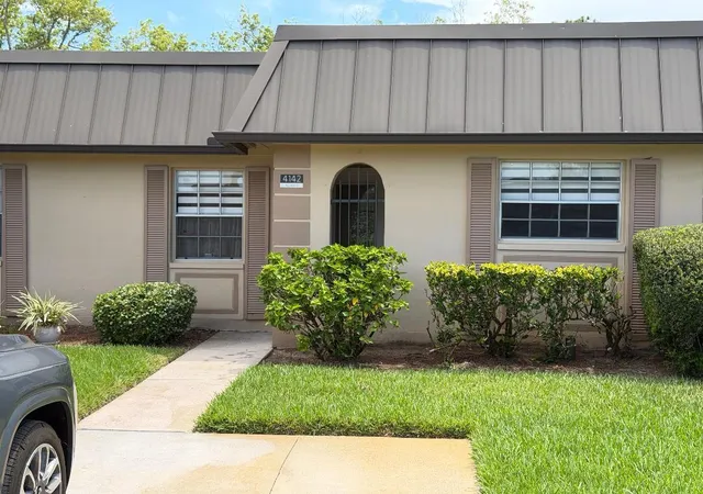 Homes for sale in New Port Richey, FL | 4142 Hampton Dr #4142, New Port Richey, FL 34652 | MLS# W7887496