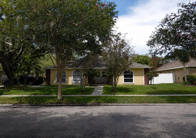 3rd image of 17502 Woodthrush Pl, Tampa, FL 33647 | MLS# A4699525