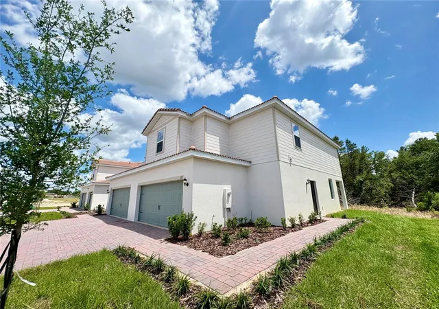 Photo 2 of Townhouse for sale at 571 Bay Leaf Dr, Kissimmee, FL 34759 | MLS# O6423758 | Listing updated on 2026-07-10