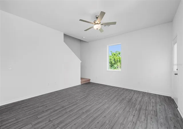 Photo 5 of Townhouse for sale at 571 Bay Leaf Dr, Kissimmee, FL 34759 | MLS# O6423758 | Listing updated on 2026-07-10