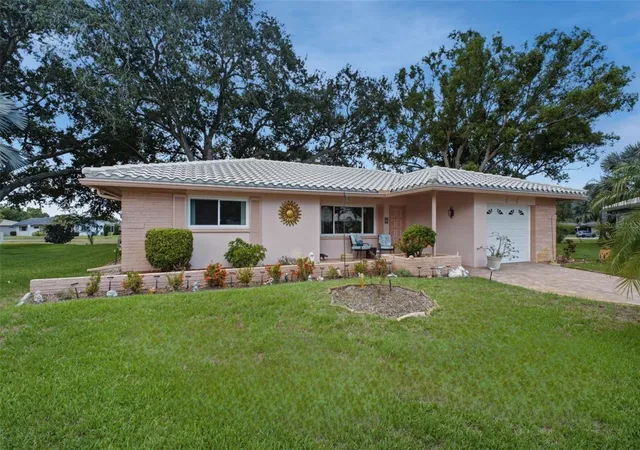 Photo 2 of Single family home for sale at 1520 Kenmore Ct, Palm Harbor, FL 34684 | MLS# TB8527579 | Listing updated on 2026-10-06