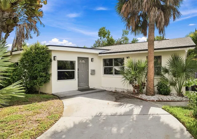 Photo 4 of Single Family Residence at 3947 Huntington St NE, Saint Petersburg, FL 33703 | MLS# TB8527580 | | Sold on 2026-10-19