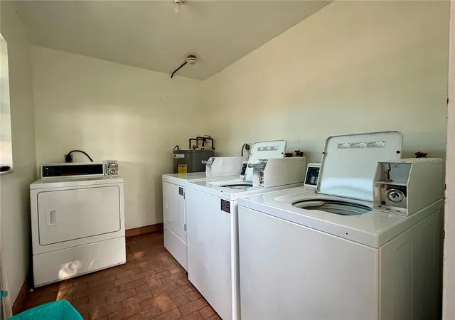 2nd image of 5503 Fountain Lake Cir, BRADENTON, FL 34207