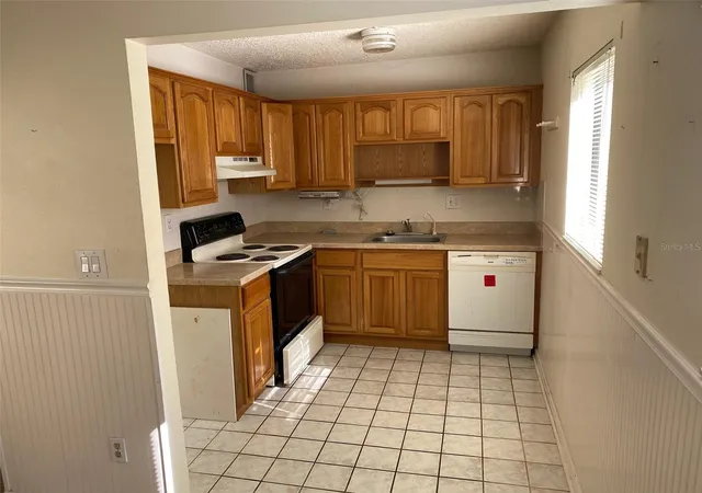5th image of 11720 Raintree Lake Ln #B, Tampa, FL 33617 | MLS# TB8527604