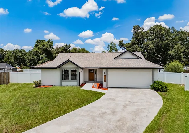 1st image of 304 Scarlet Oak Ct, Seffner, FL 33584 | MLS# TB8527606