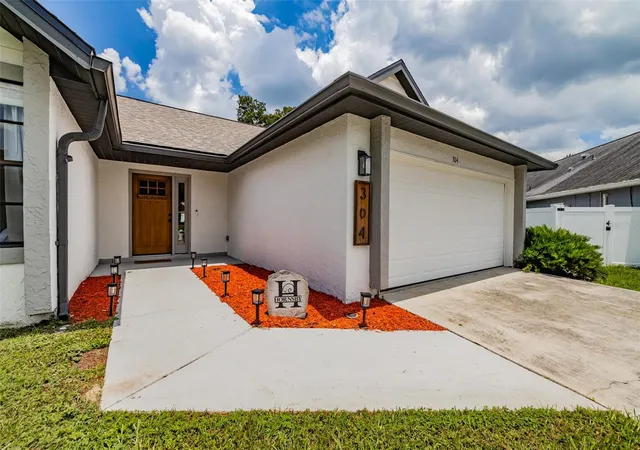 4th image of 304 Scarlet Oak Ct, Seffner, FL 33584 | MLS# TB8527606