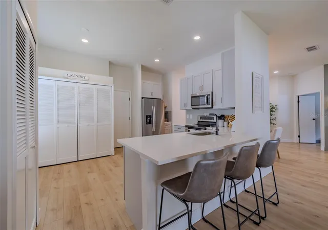 5th image of 304 Scarlet Oak Ct, Seffner, FL 33584 | MLS# TB8527606
