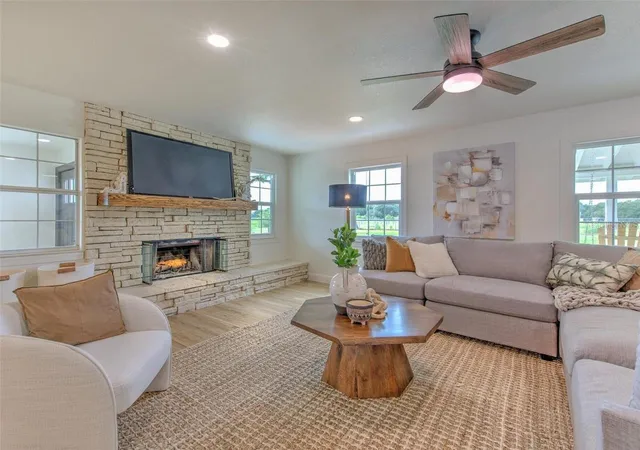 Photo 2 of Single family home for sale at 4608 Holbrook Rd, Plant City, FL 33565 | MLS# TB8527608 | Listing updated on 2026-08-27