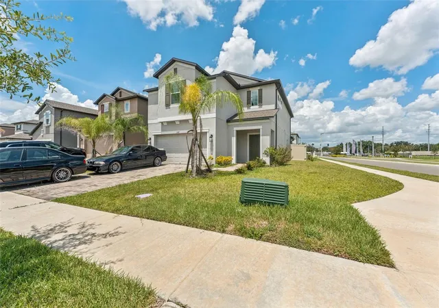 Homes for sale in Zephyrhills, FL | 3047 Adams Cross Dr, Zephyrhills, FL 33540 | MLS# TB8527623