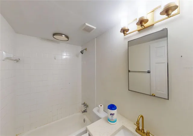 Listing Photo 5 - Condo for sale in building located at 4030 Cortez Dr, TAMPA, FL 33614 - Unit #B