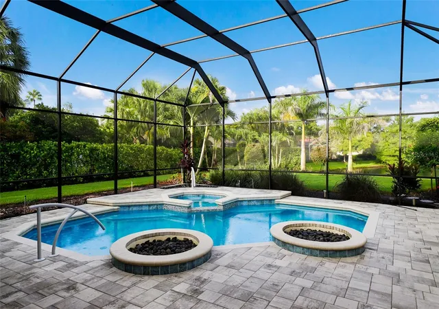 Photo 4 of Single family home for sale at 8122 Lone Tree Glen, Lakewood Ranch, FL 34202 | MLS# A4699545 | Listing updated on 2026-10-18