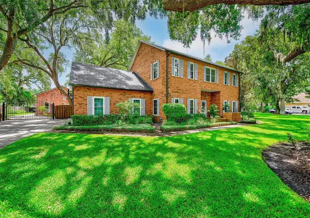 Photo 2 of Single family home for sale at 807 Centerbrook Dr, BRANDON, FL 33511 | MLS# TB8527654 | Listing updated on 2026-10-07