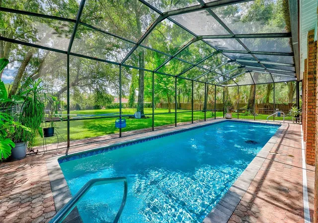Photo 3 of Single family home for sale at 807 Centerbrook Dr, Brandon, FL 33511 | MLS# TB8527654 | Listing updated on 2026-10-07