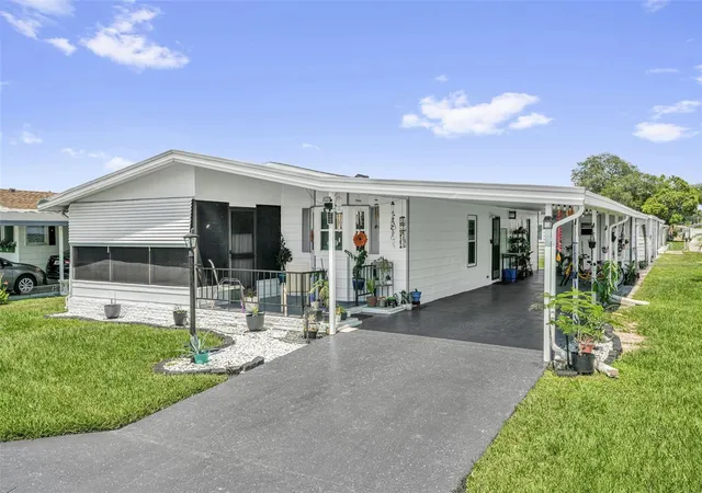 Photo 2 of Manufactured home for sale at 6666 Briarhill Dr Ne, Winter Haven, FL 33881 | MLS# S5153400 | Listing updated on 2026-07-10