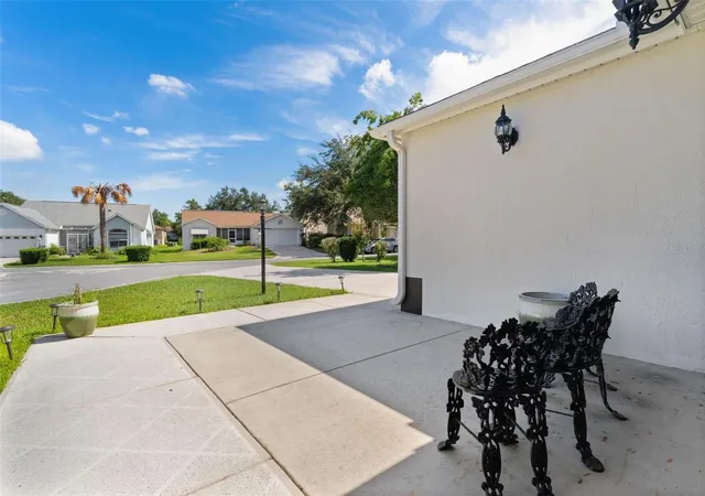 Photo 2 of Single family home for sale at 1012 Diego Ct, Lady Lake, FL 32159 | MLS# G5114861 | Listing updated on 2026-10-09