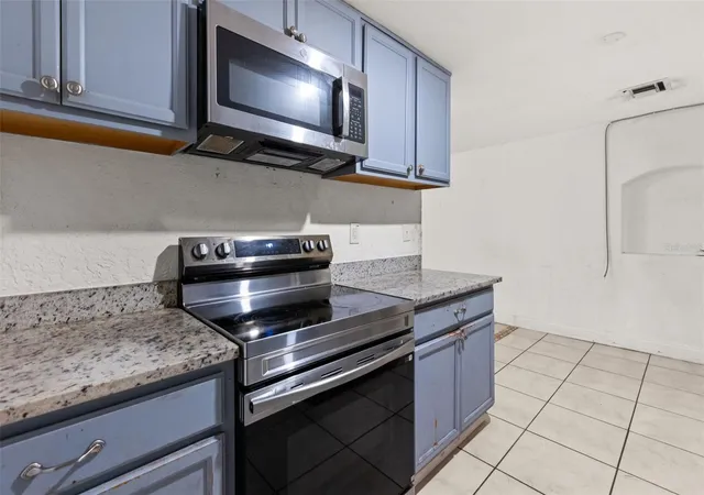 Photo 3 of Single family home for sale at 2617 S Laurel Ave, Sanford, FL 32773 | MLS# O6423828 | Listing updated on 2026-09-24