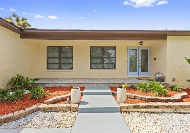 Photo 3 of Single family home for sale at 2311 Long Green Ct, Valrico, FL 33596 | MLS# TB8527694 | Listing updated on 2026-09-22