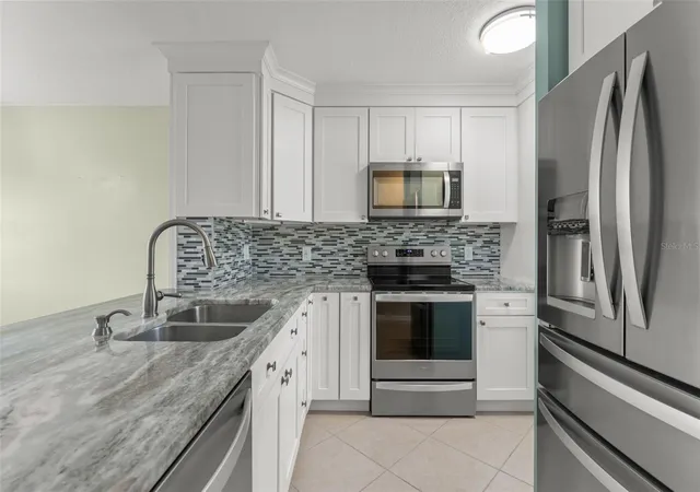 Photo 4 of Townhouse for sale at 11715 Windbourne Ct, Orlando, FL 32837 | MLS# O6423843 | Listing updated on 2026-08-31