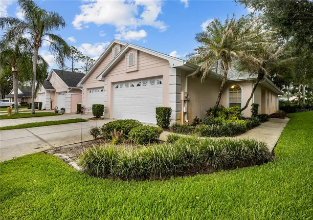 Townhouse for sale at 4 Enclave Dr, WINTER HAVEN, FL 33884 | MLS# P4939268
