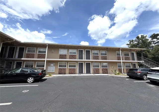 11th image of 501 Nw 15th Ave #9, Gainesville, FL 32601 | MLS# GC541836