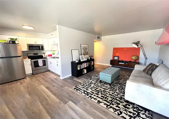 2nd image of 501 Nw 15th Ave #9, Gainesville, FL 32601 | MLS# GC541836