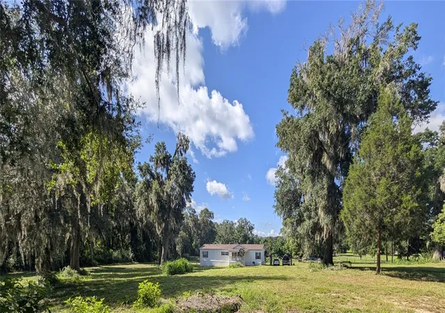 Photo 2 of Manufactured home for sale at 123 Amos Rd, Crescent City, FL 32112 | MLS# V4950127 | Listing updated on 2026-09-16