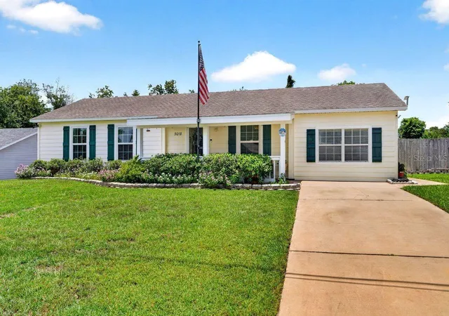 Homes for sale in Deltona, FL | 3018 Yorkshire Dr, Deltona, FL 32738 | MLS# V4950129