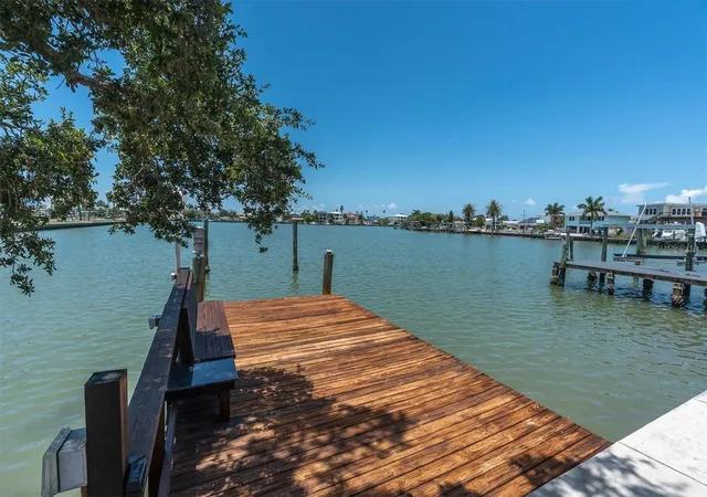 4th image of 16102 4Th St E, Redington Beach, FL 33708 | MLS# TB8527737